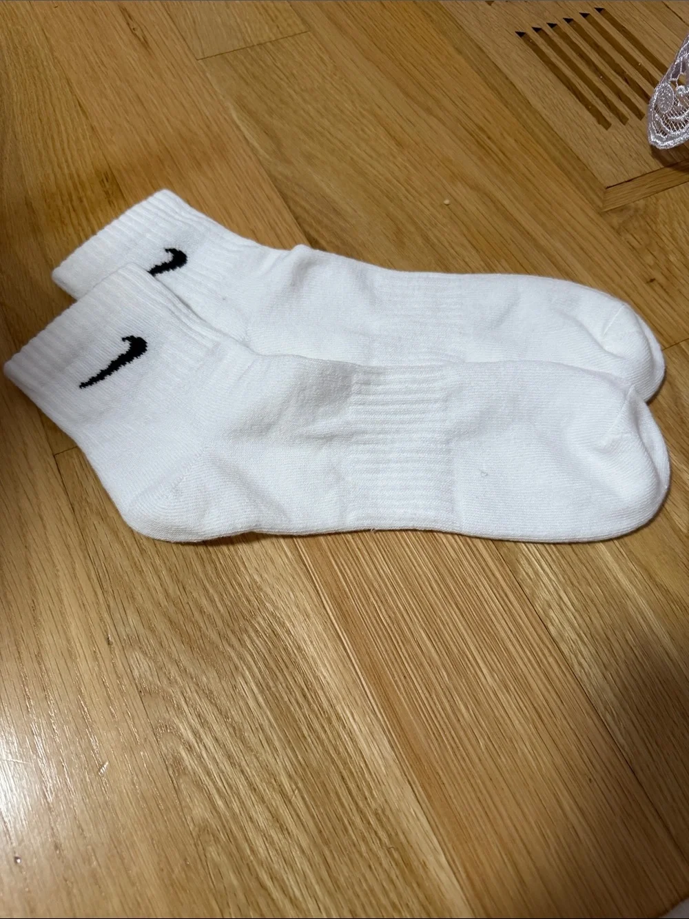 Nike White Ankle Athletic Socks with Black Swoosh